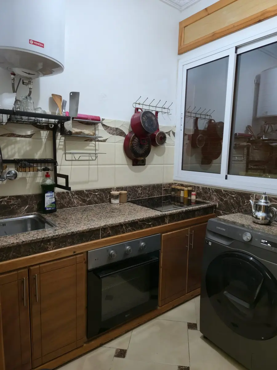 Kitchen worktop, cooking equipment, and all-in-one washer dryer